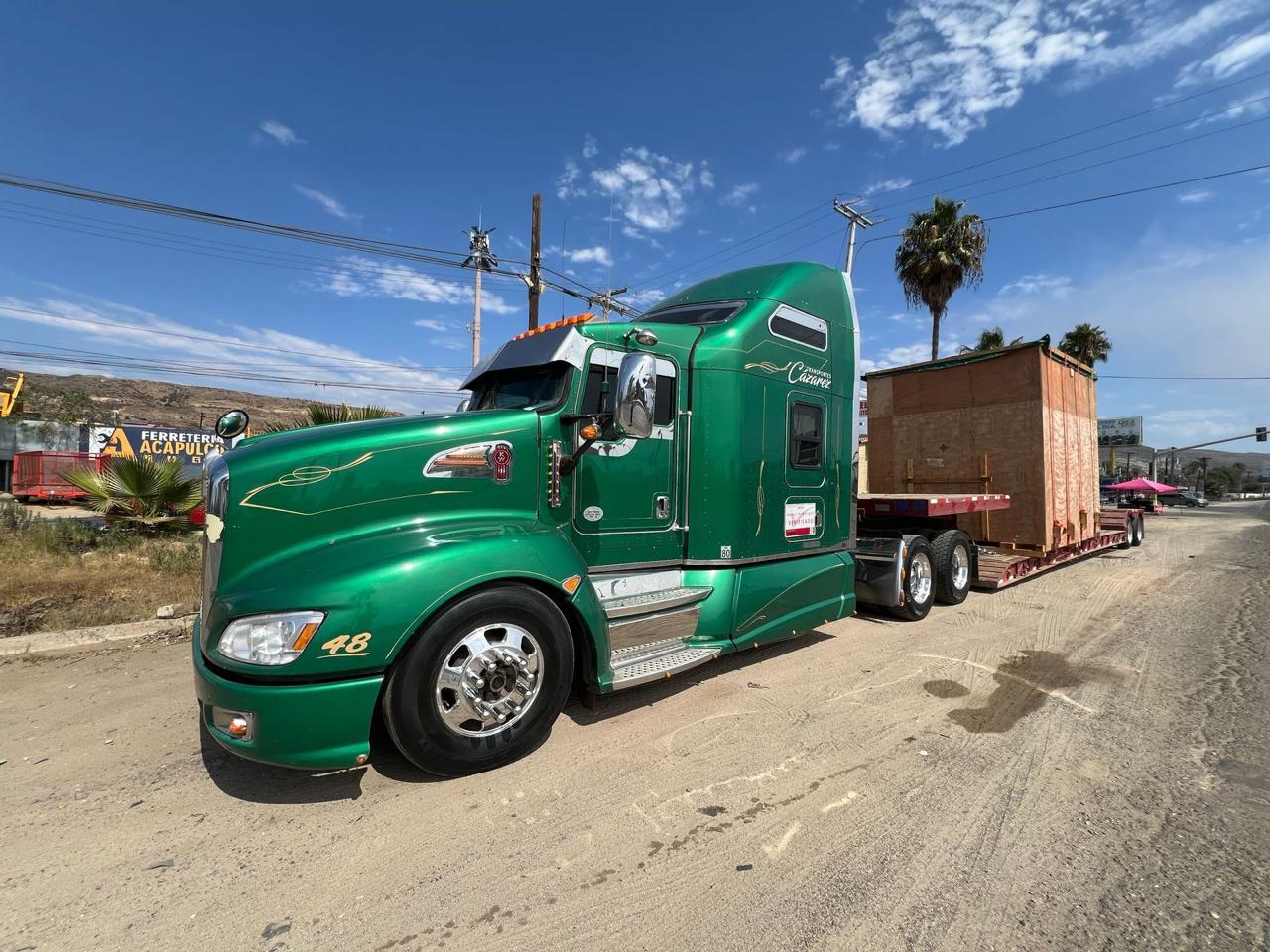 Transporte carga con cama baja